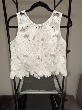 Acemi White Floral Lace Crop Top